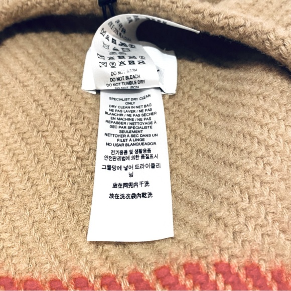 BURBERRY CHECK WOOL & CASHMERE FRINGE CAPE. - Picture 11 of 12